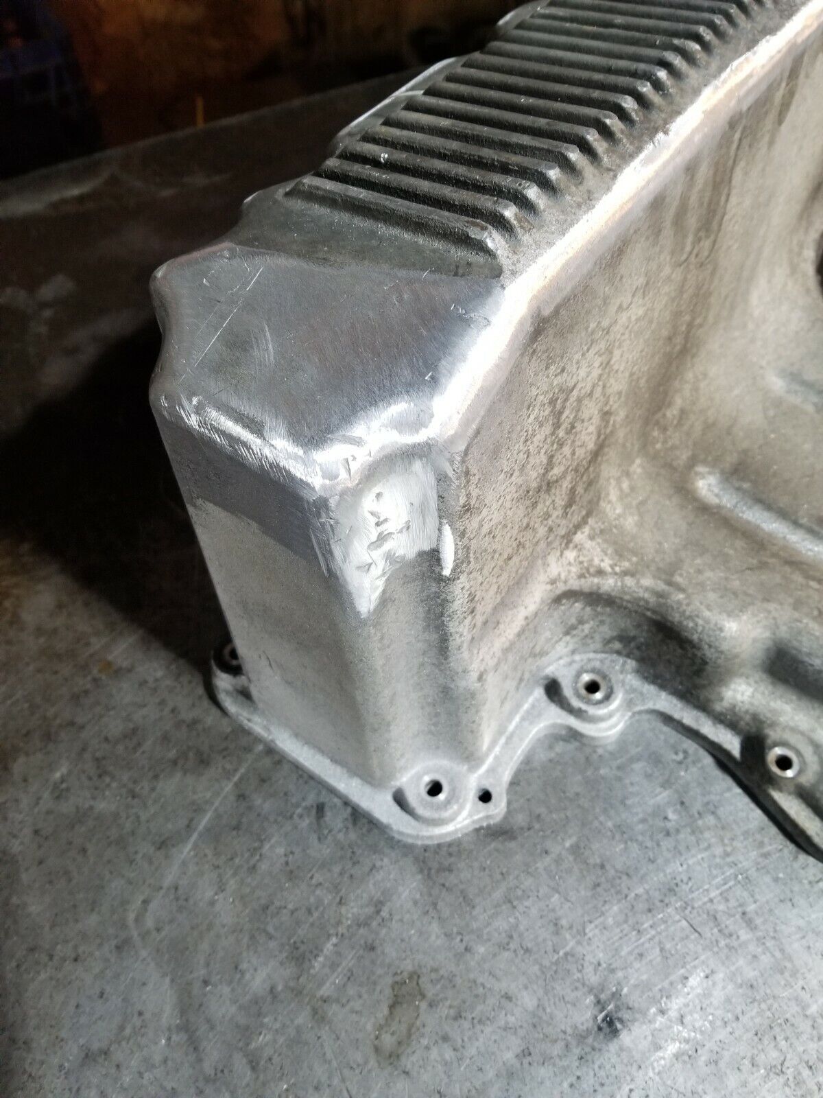 1855952C2 VT275 4.5 L V-6 DIESEL ALUMINUM OIL PAN