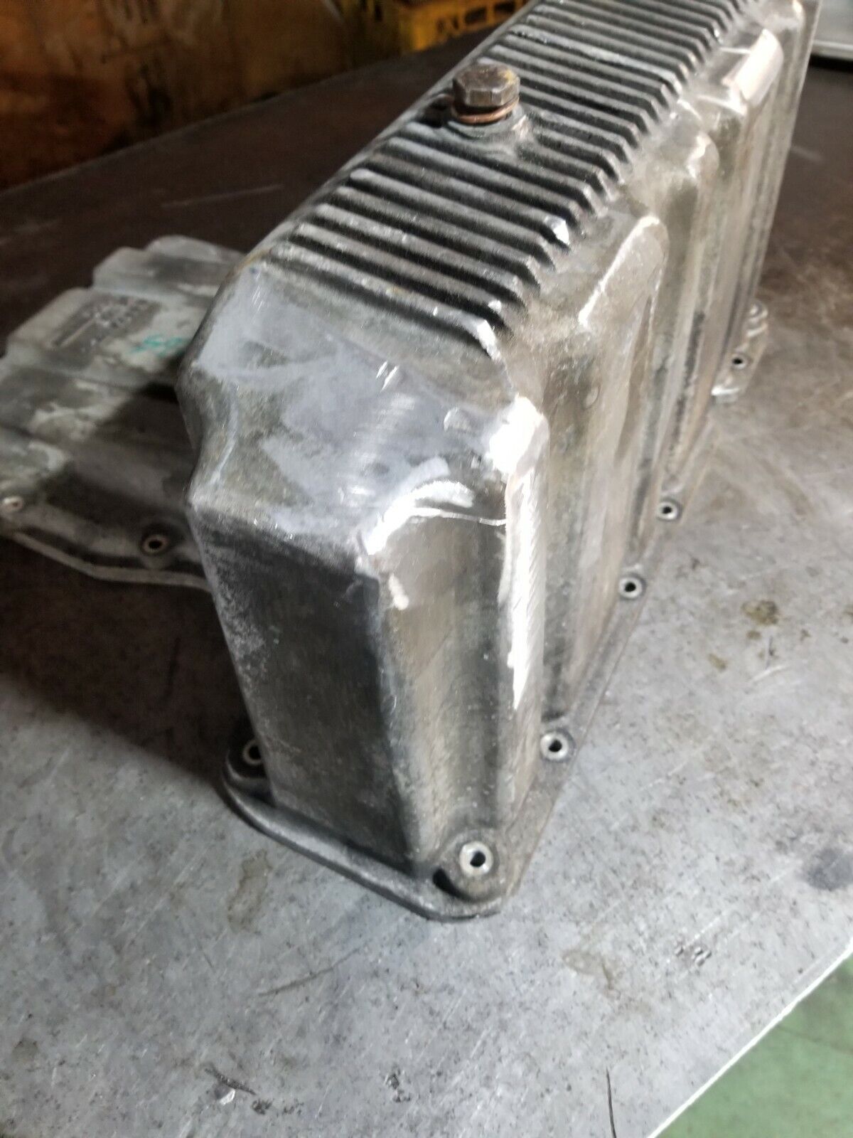 1855952C2 VT275 4.5 L V-6 DIESEL ALUMINUM OIL PAN