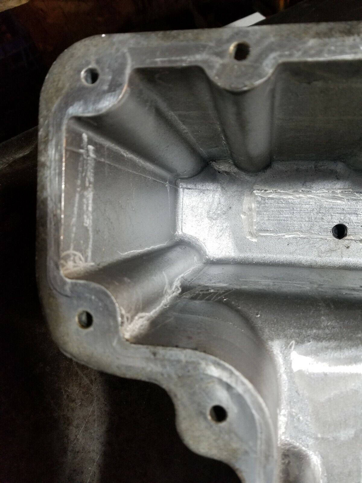 1855952C2 VT275 4.5 L V-6 DIESEL ALUMINUM OIL PAN