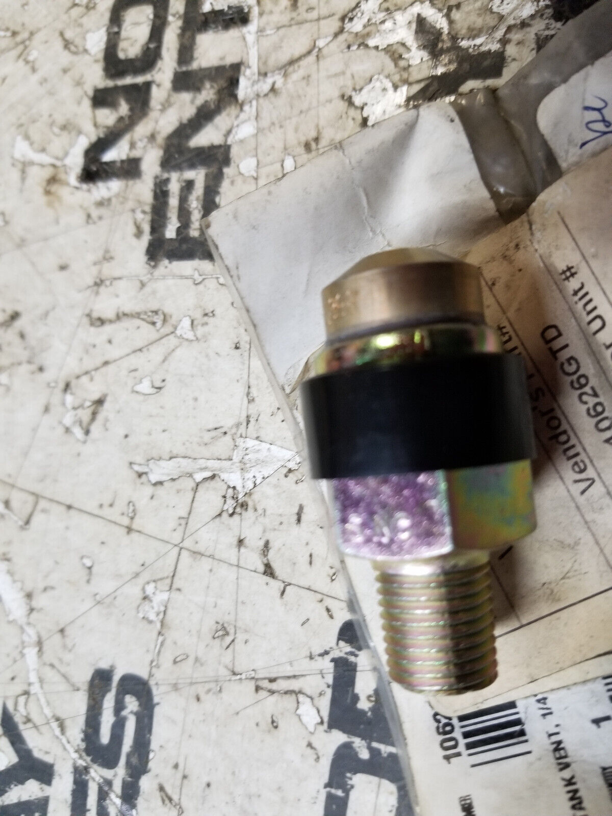 Peterbilt Vent-Tank Rollover 1/4 Npt ID: 10626GTD