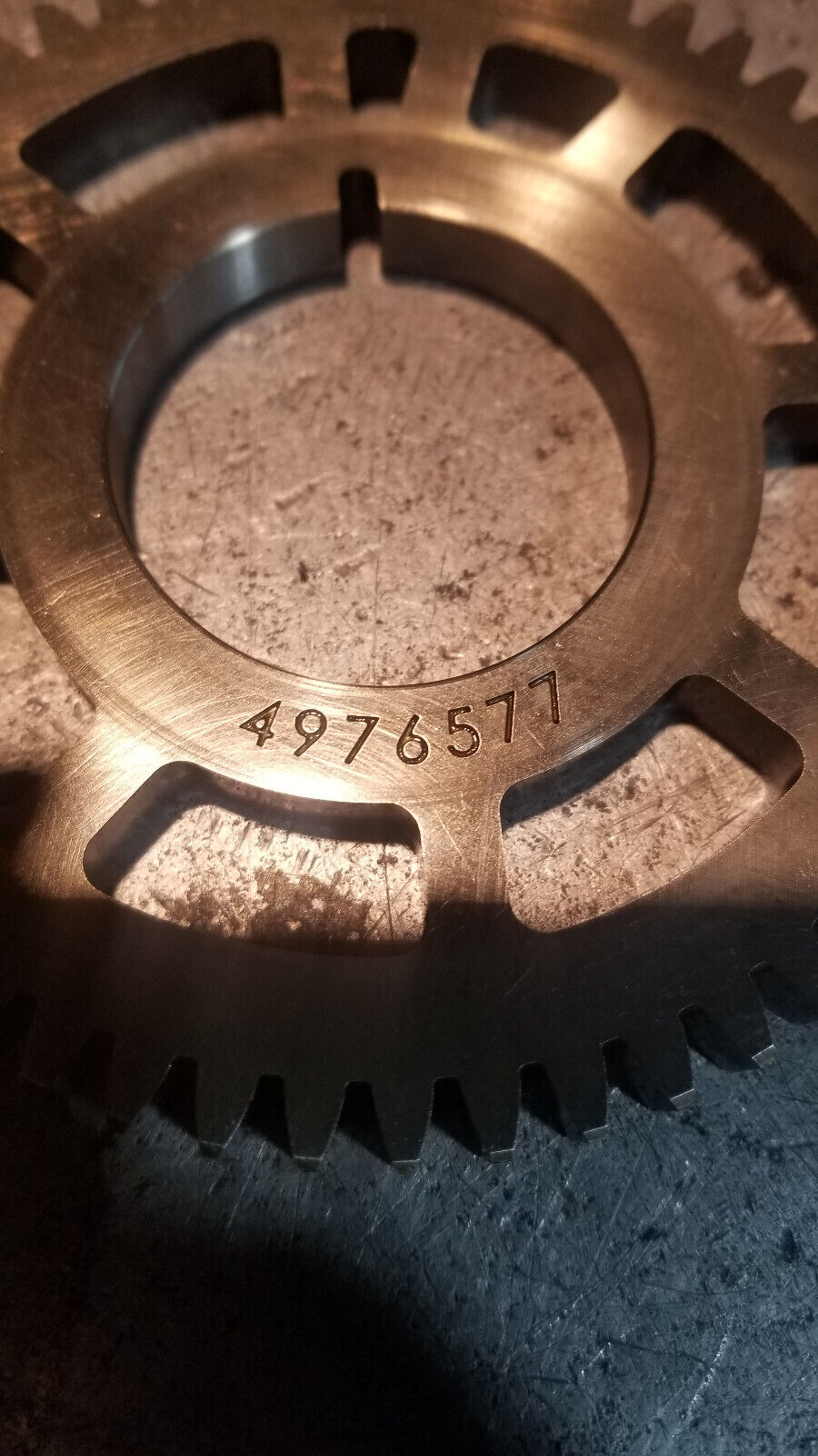 4976577 CUMMINS 5.0L USED OEM CAMSHAFT GEAR NISSAN TITAN XD