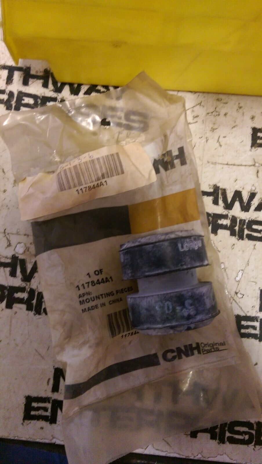 CNH 117844A1 RUBBER BOOT BUSHING