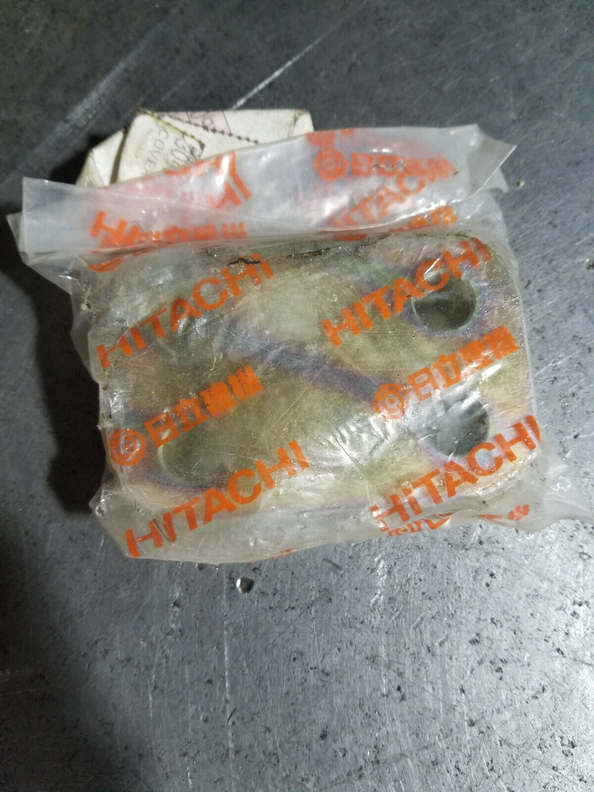 3048563 HITACHI COVER