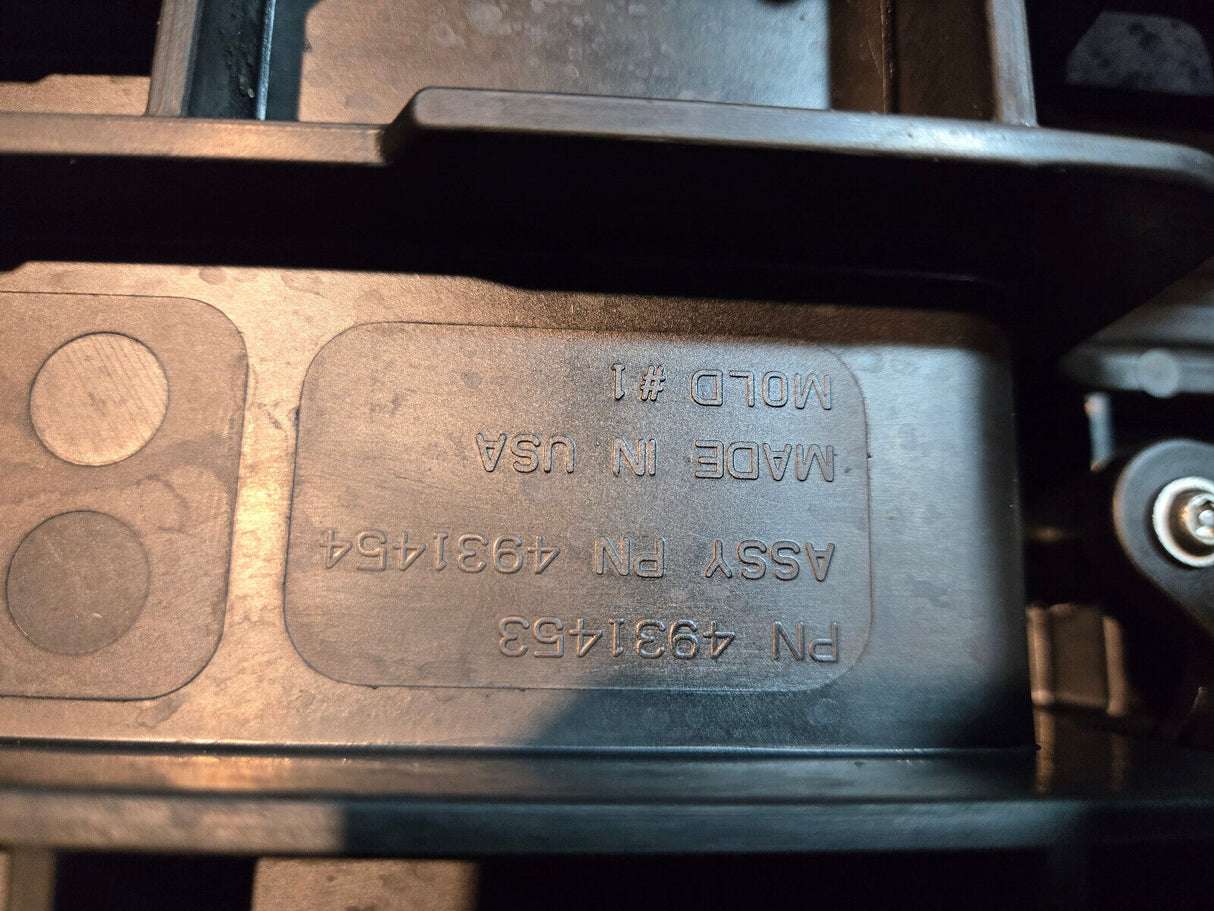 Dodge Ram 5.9L Cummins USED VALVE COVER ASSEMBLY 2005-07 4931453 4931454 REV013