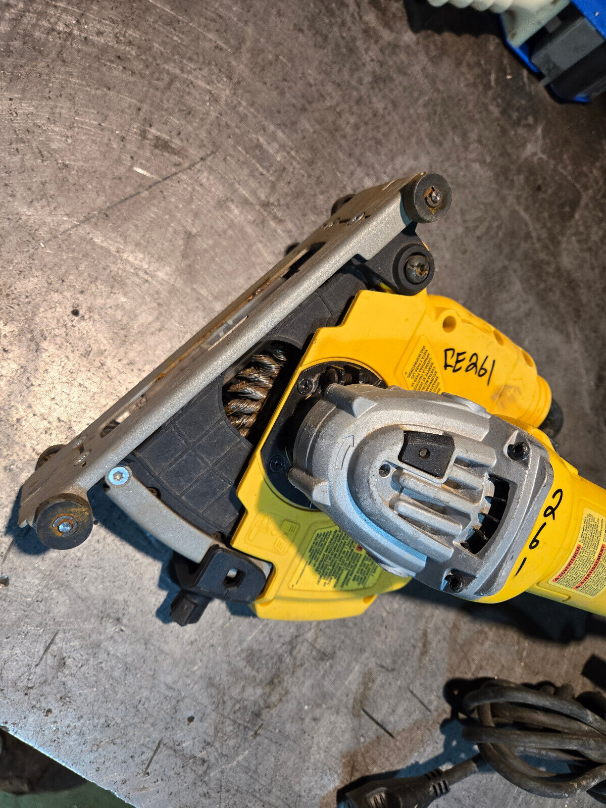 DeWALT DWE46123 13 Amps 4.5" - 5" Corded Cutting Grinder Dust Shroud Tool Kit