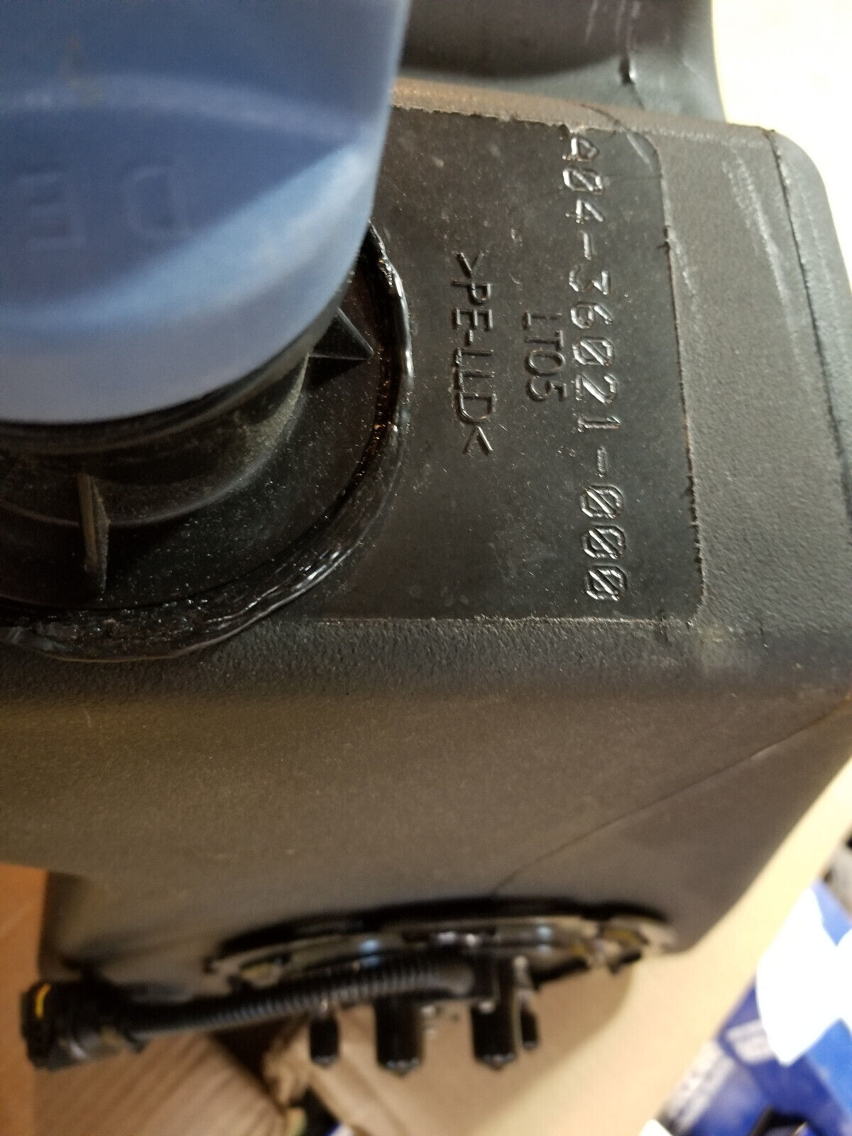 A04-36021-000 FREIGHTLINER DEF TANK ADBLUE DEF,WEDGE,B2