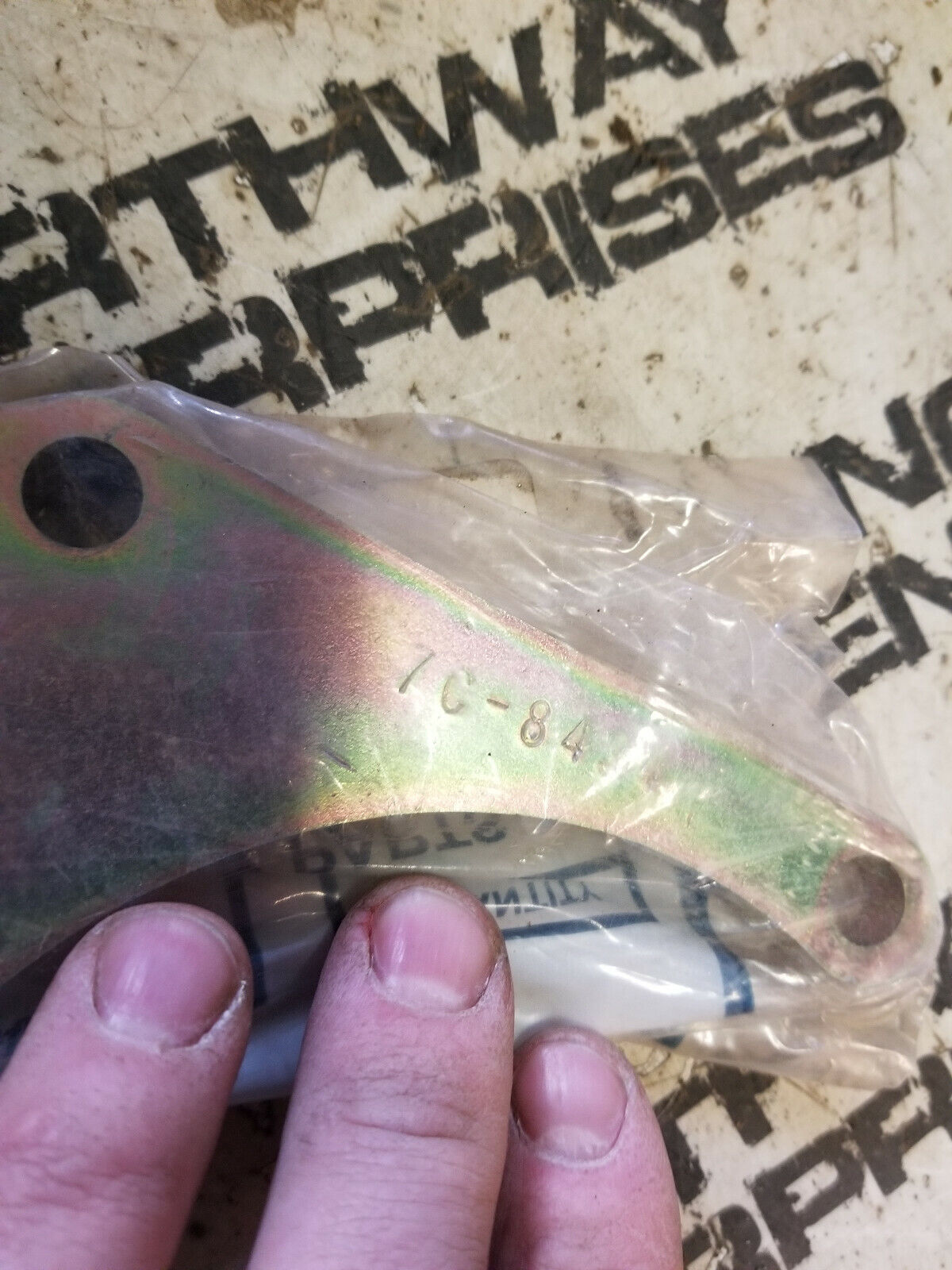 7C-8434 CATERPILLAR BRACKET