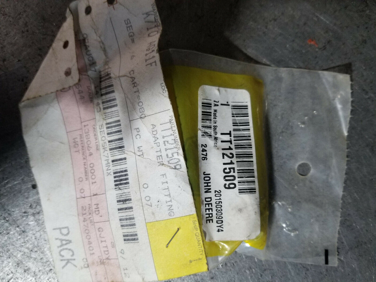 TT121509 JOHN DEERE FITTING