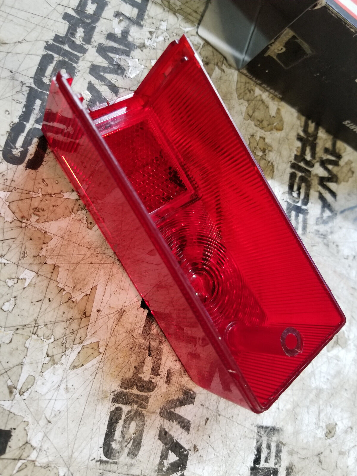 05107-01920 FORKLIFT LENS RED CATERPILLAR