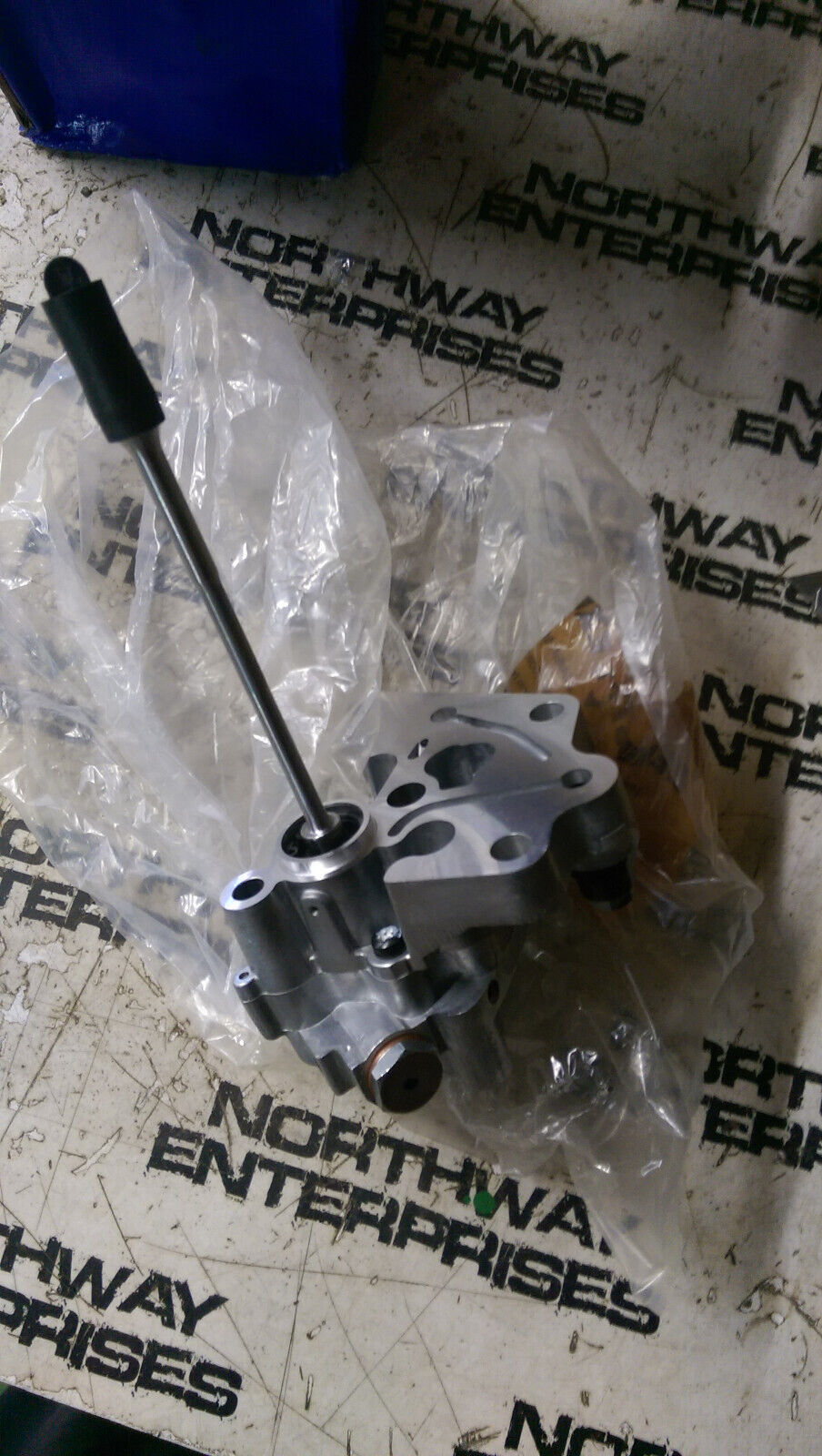 VOLVO 21067551 FUEL PUMP D12