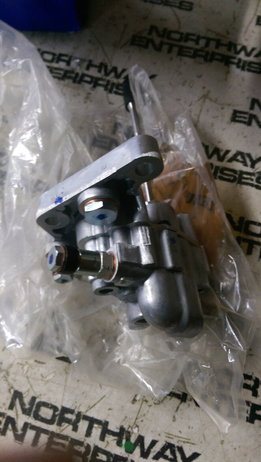 VOLVO 21067551 FUEL PUMP D12