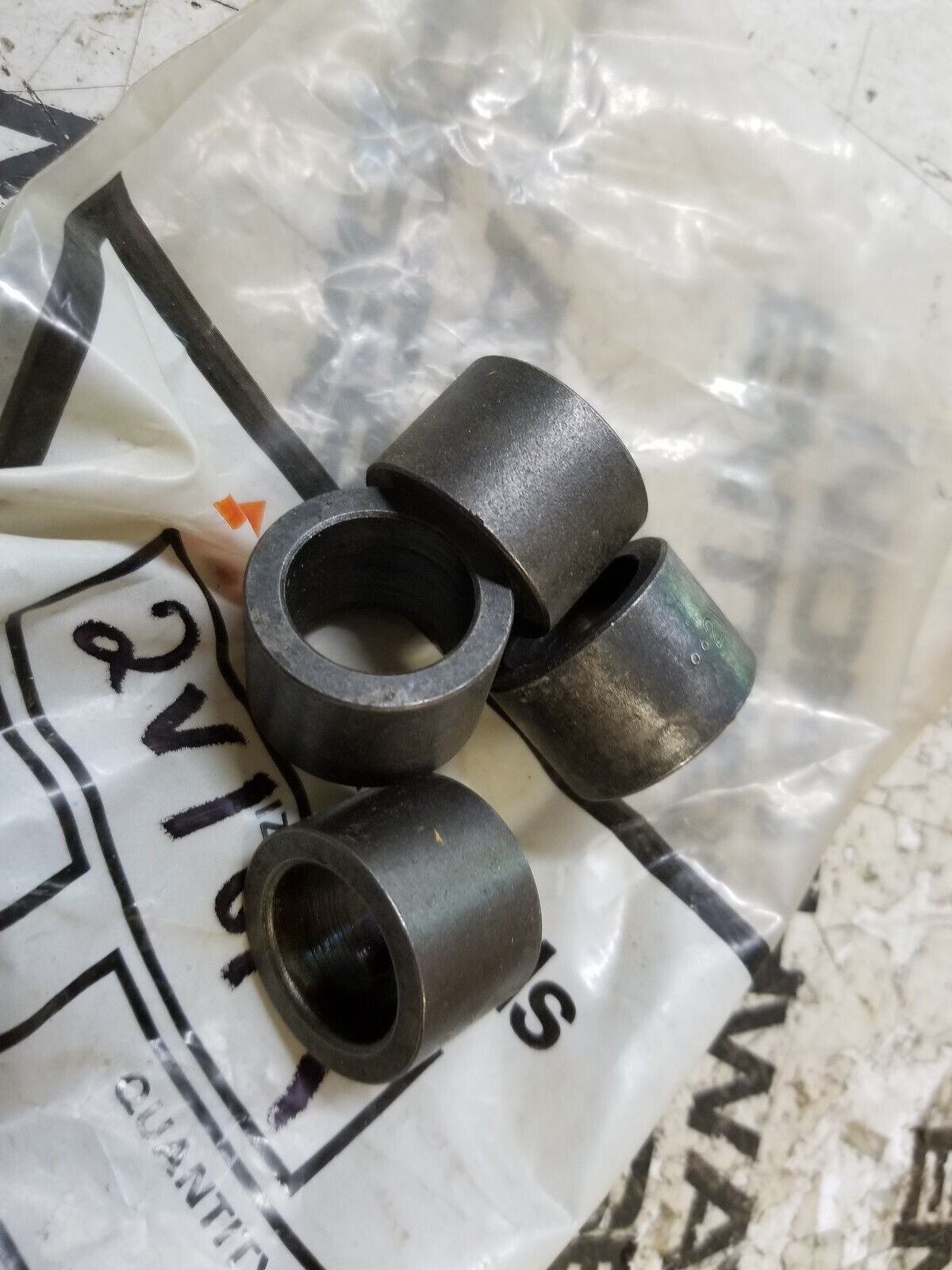 LOT OF 4 SPACERS - 2V-1817 2V1817