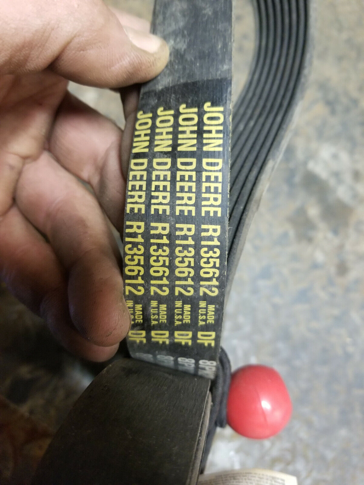 R135612 JOHN DEERE BELT