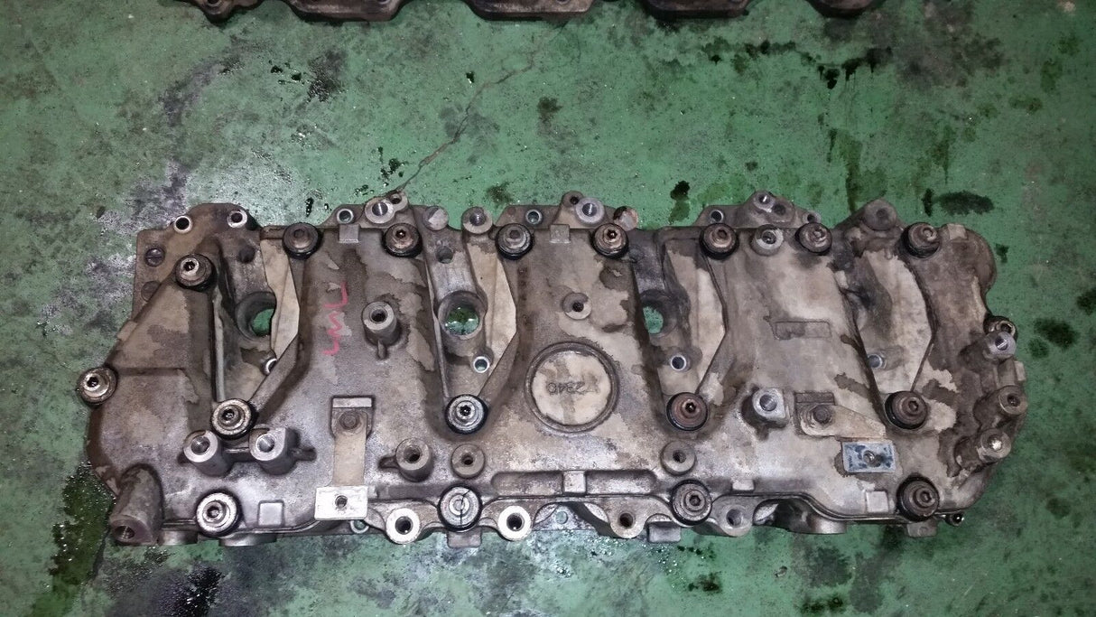 011 012 2011-2015 DURAMAX 6.6 6.6L LML VALVE COVER & SPACER RH PASSENGER