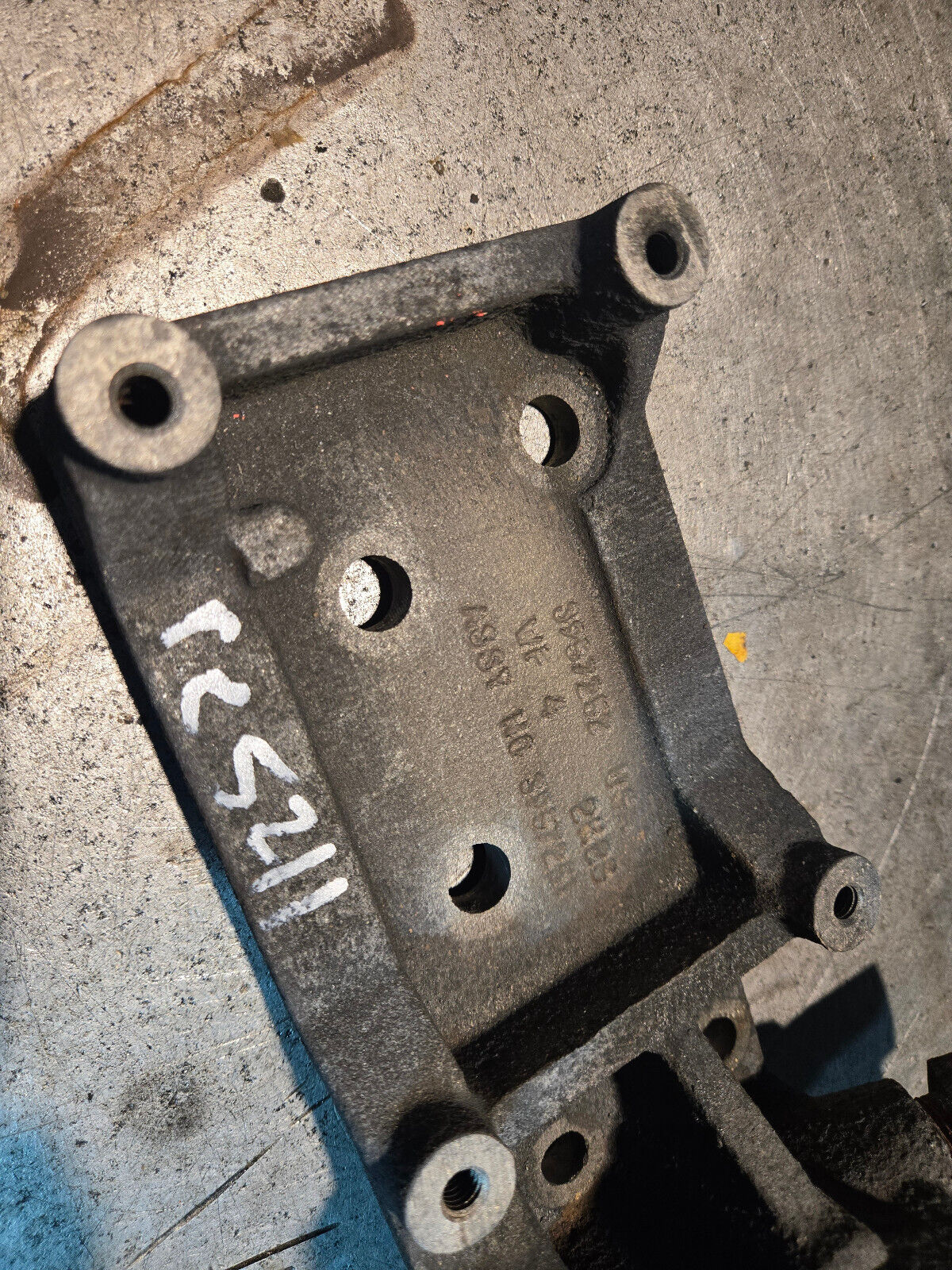 03-07 Dodge Ram Cummins 5.9L Engine Ac compressor bracket 3957252