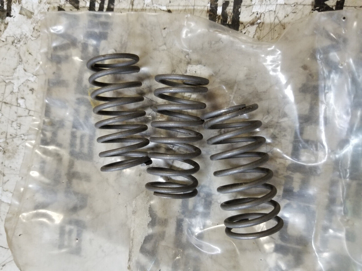 LOT OF 3 SPRINGS - 6B6479 6B-6479