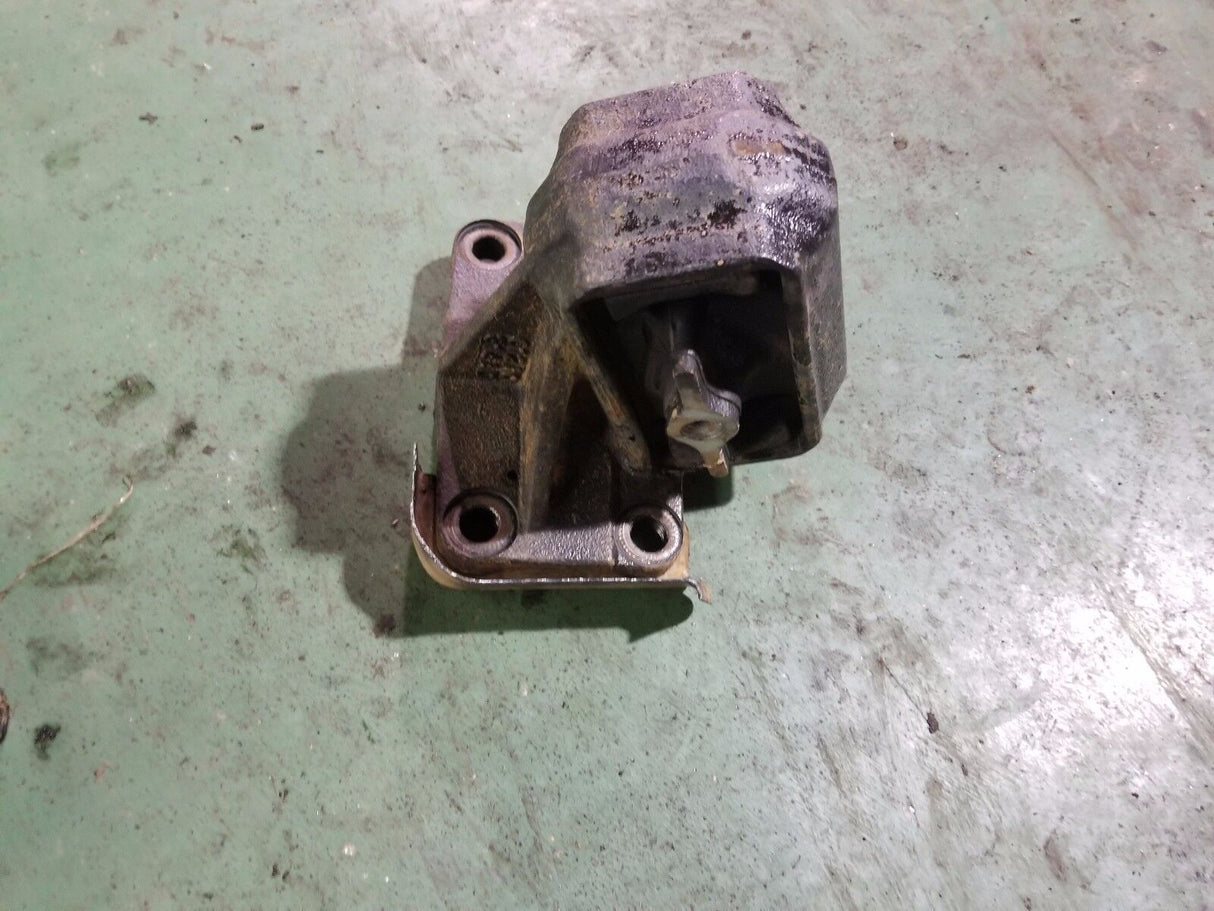 52121814AD 6.7L 6.7 Cummins Engine Mount Bracket RH / Passenger side