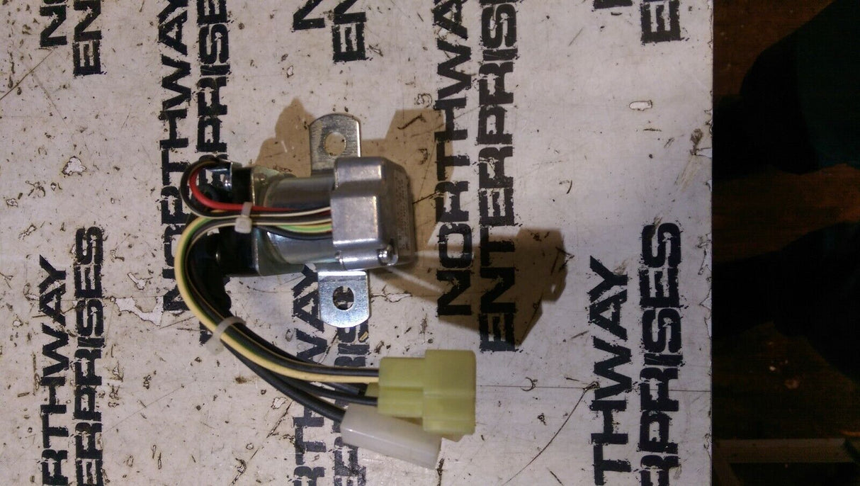 John Deere ISUZU 24 VOLT SOLENOID RELAY 1825530391