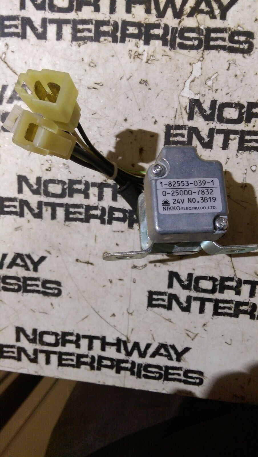 John Deere ISUZU 24 VOLT SOLENOID RELAY 1825530391