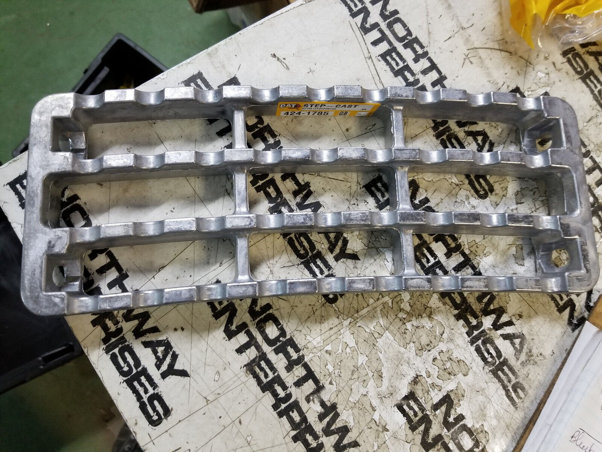 424-1785 Caterpillar 328mm Long Ladder Step 4241785