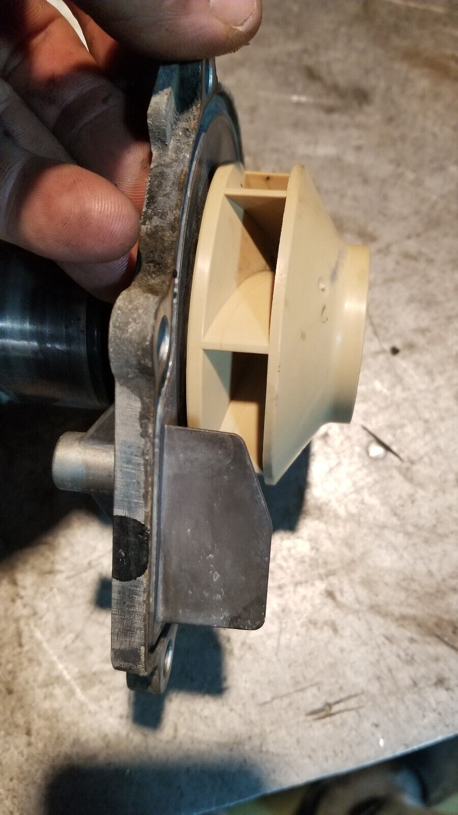 2.8L DURAMAX LWN WATER PUMP 12645126