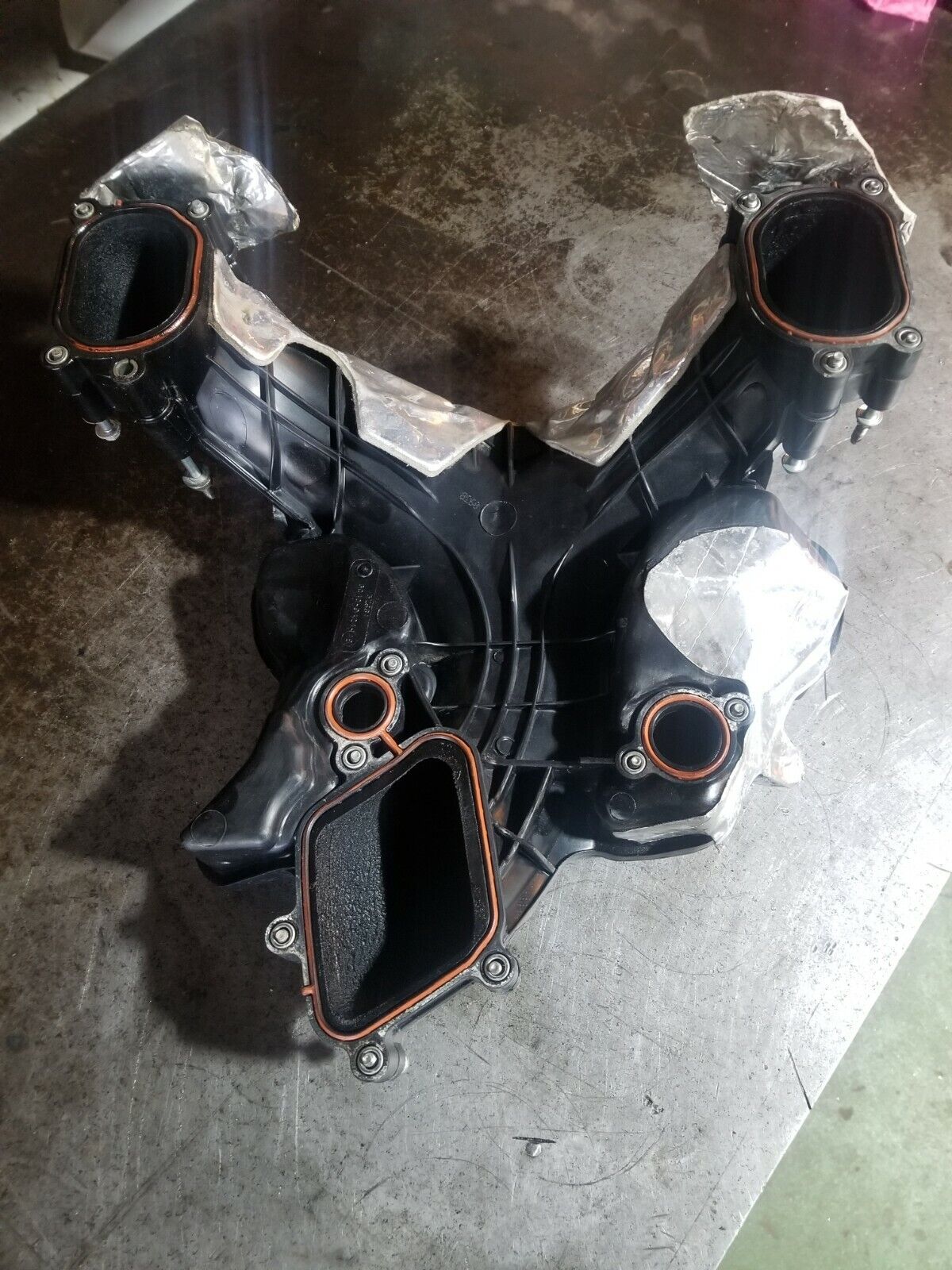 2015+ INTAKE MANIFOLD FORD F350 6.7L gc4q-9424-ab