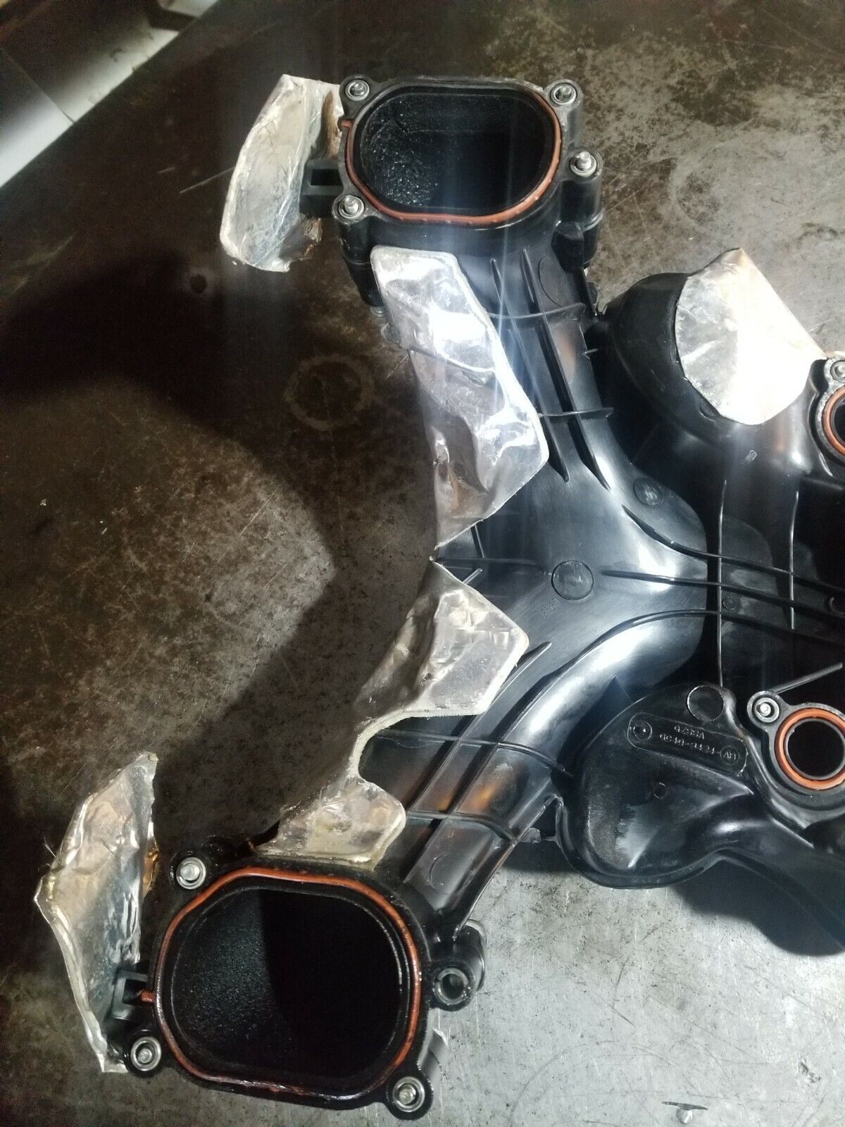 2015+ INTAKE MANIFOLD FORD F350 6.7L gc4q-9424-ab