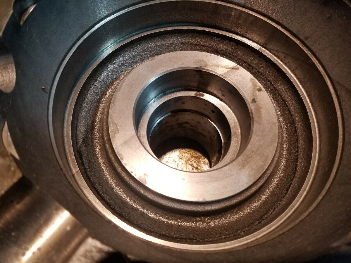 JOHN DEERE R63162 HUB