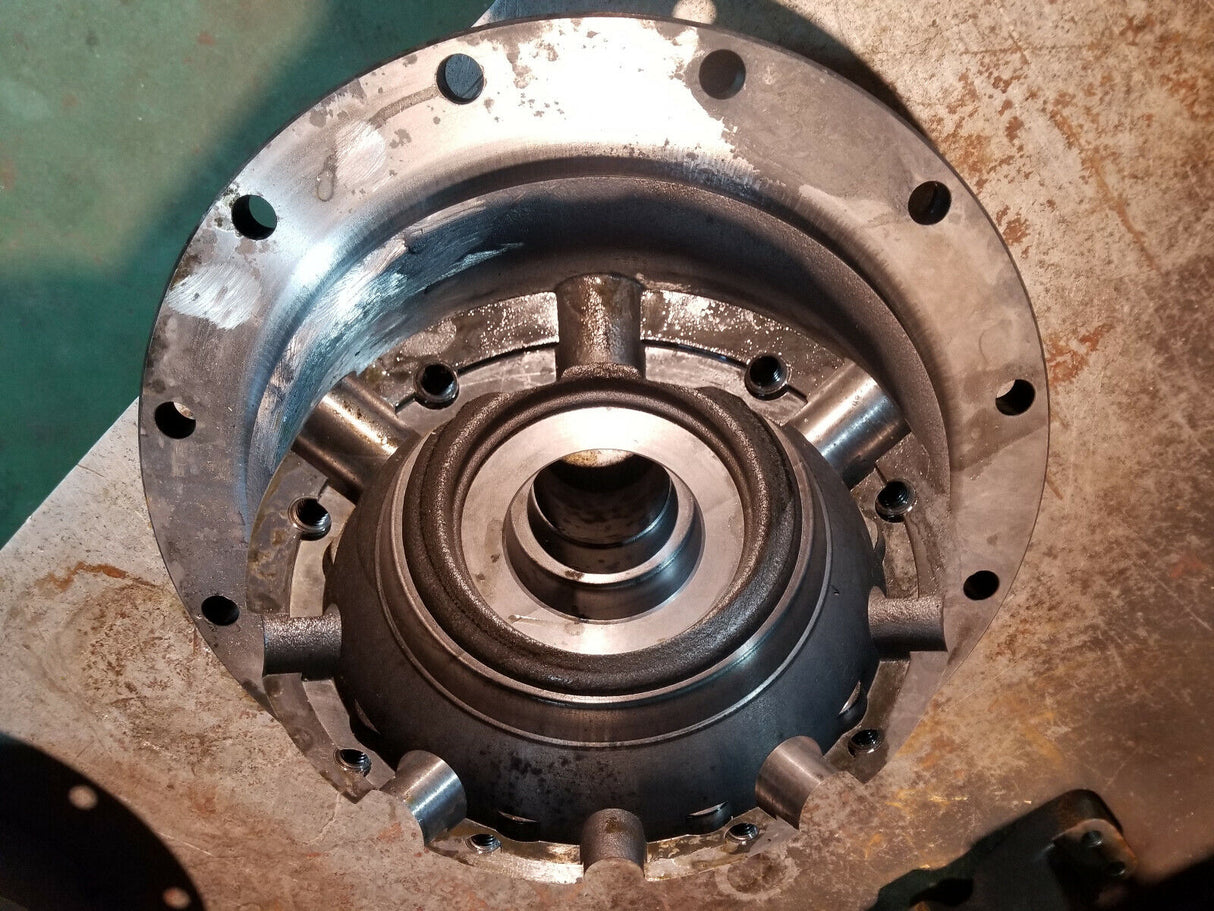 JOHN DEERE R63162 HUB