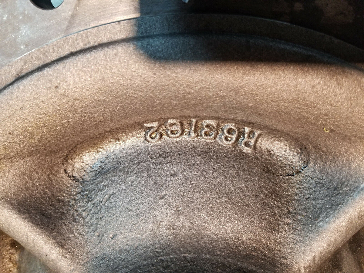 JOHN DEERE R63162 HUB