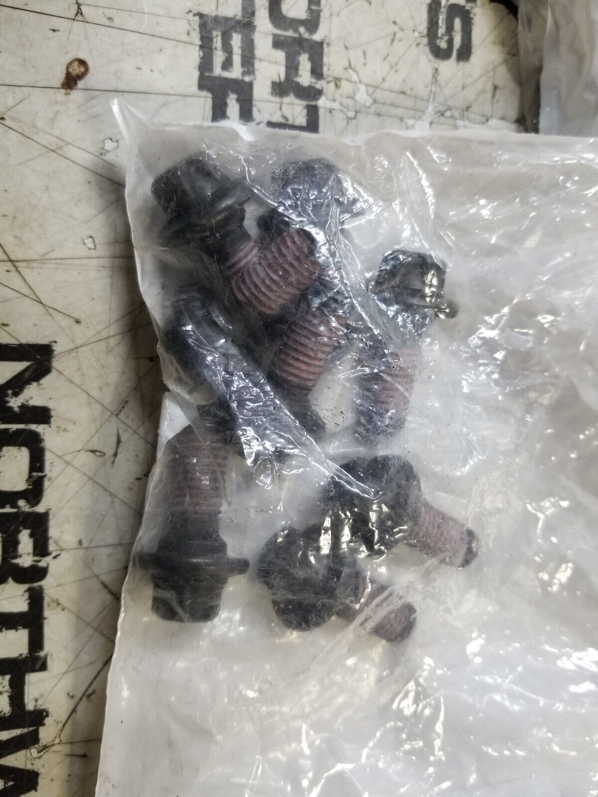 BAG OF 8 BOLTS - MOPAR CSZMY26HAA