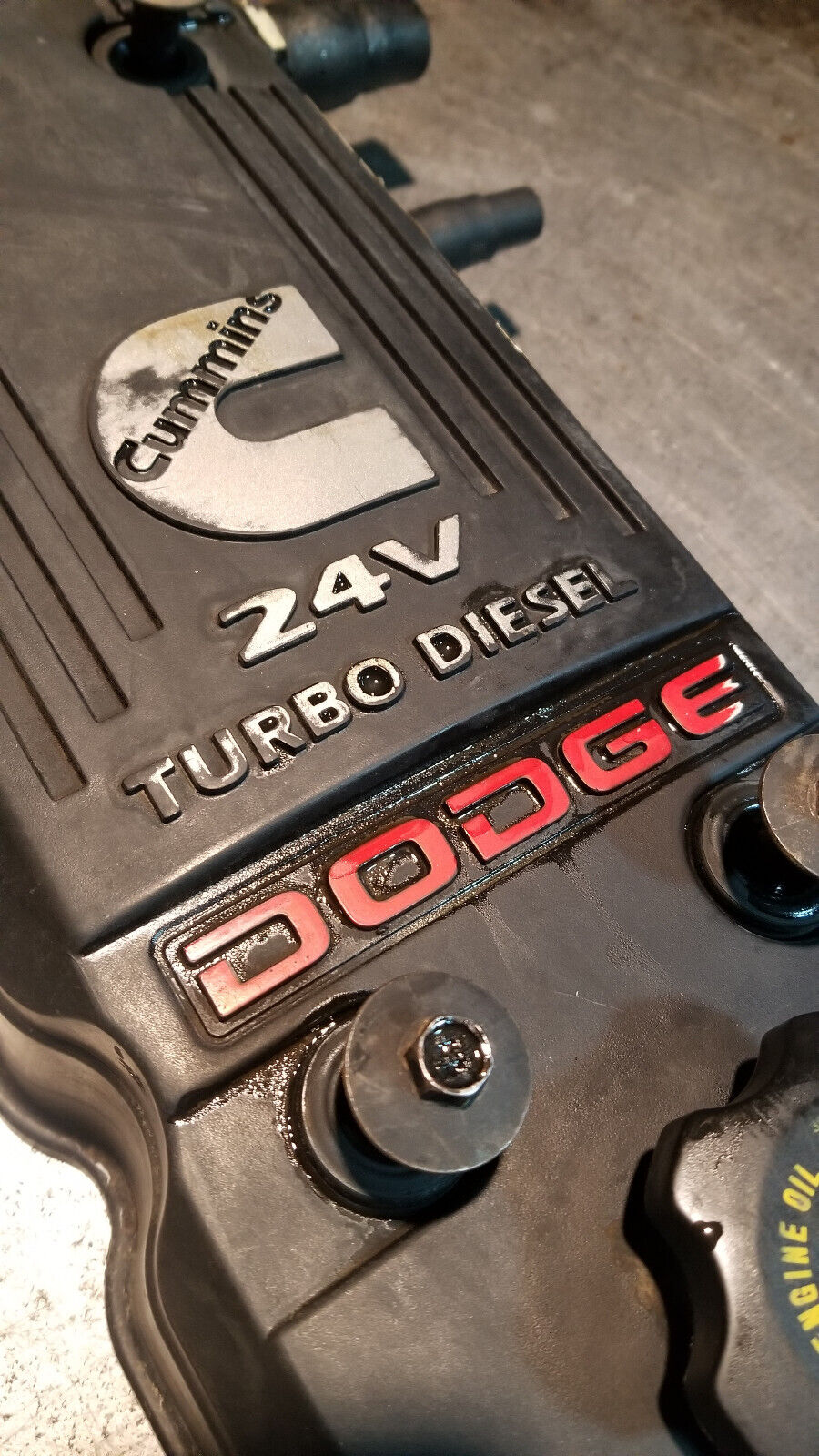 Dodge Ram 5.9L Cummins USED VALVE COVER ASSEMBLY 2005-07 4931453 4931454