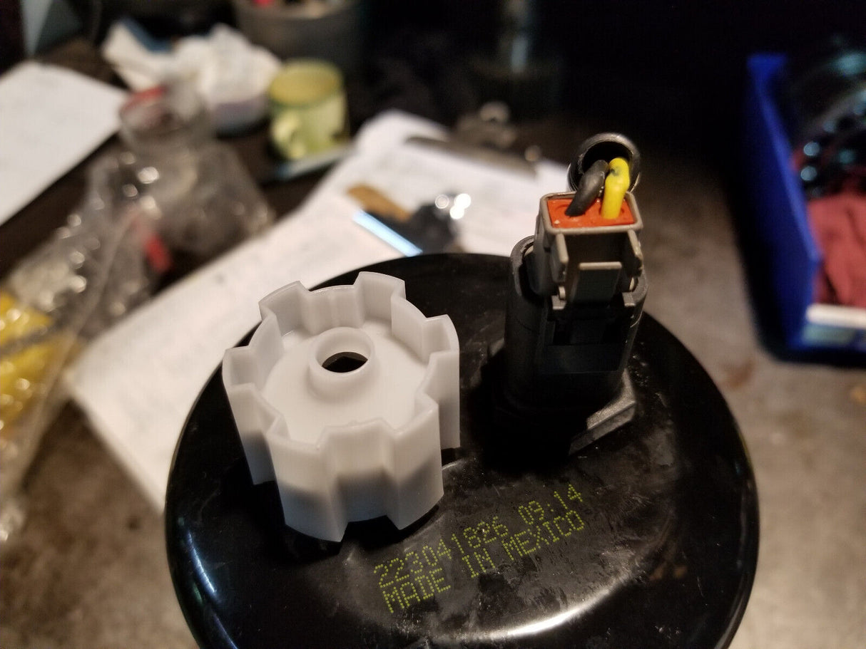 JOHN DEERE FUEL FILTER RE522372