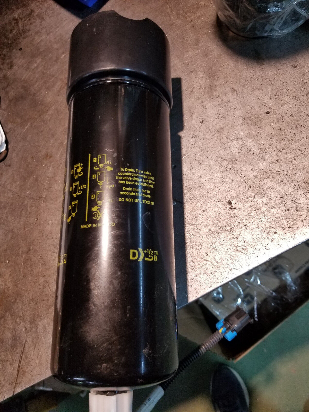 JOHN DEERE FUEL FILTER RE522372