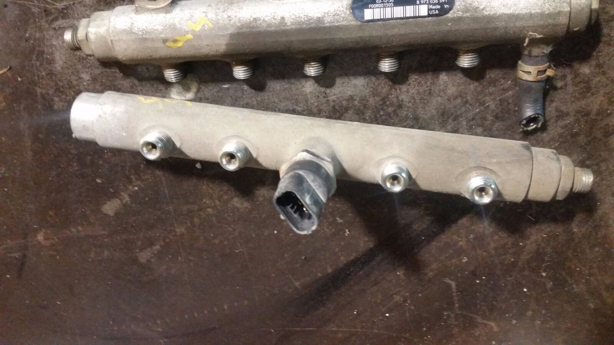 04 05 2004 2005 Chevy GMC 6.6 LLY Duramax Fuel Rails 8973036591 8973036580 r44