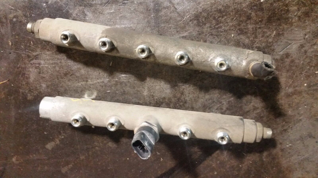 04 05 2004 2005 Chevy GMC 6.6 LLY Duramax Fuel Rails 8973036591 8973036580 r44