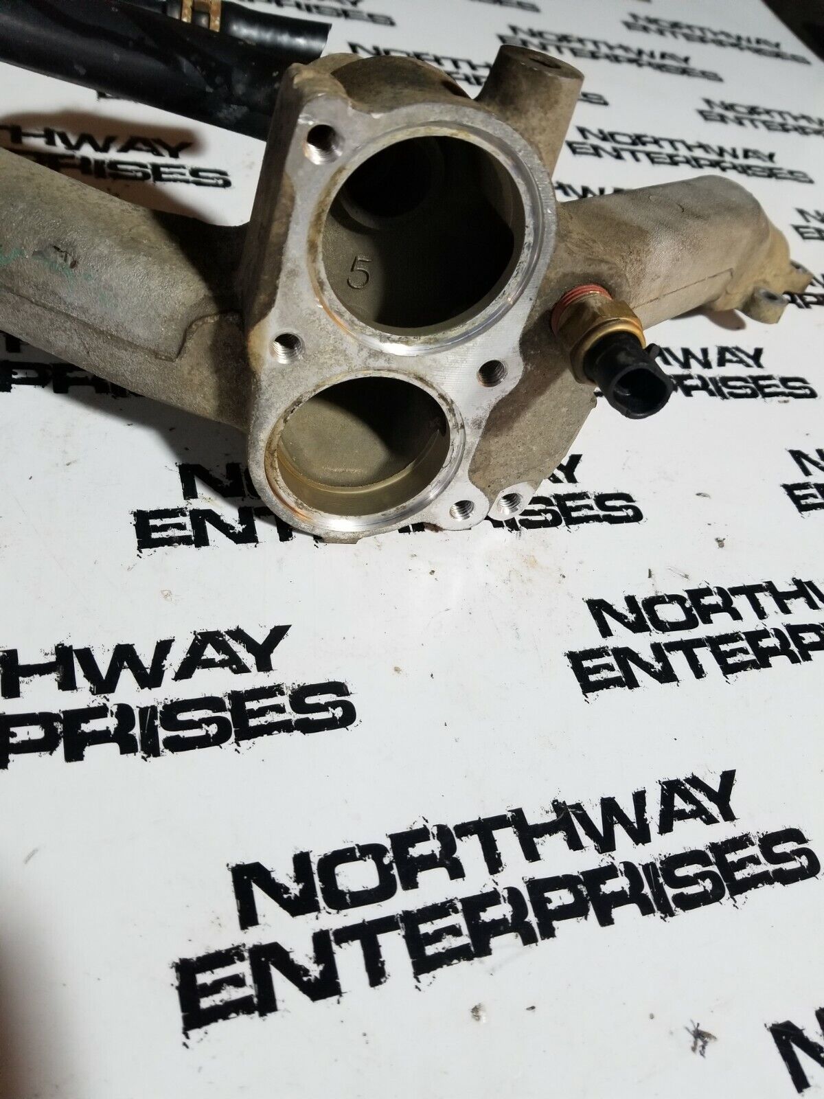 98082690 07-10 2007-2010 GMC 6.6 DURAMAX TURBO LBZ LMM Thermostat Housing