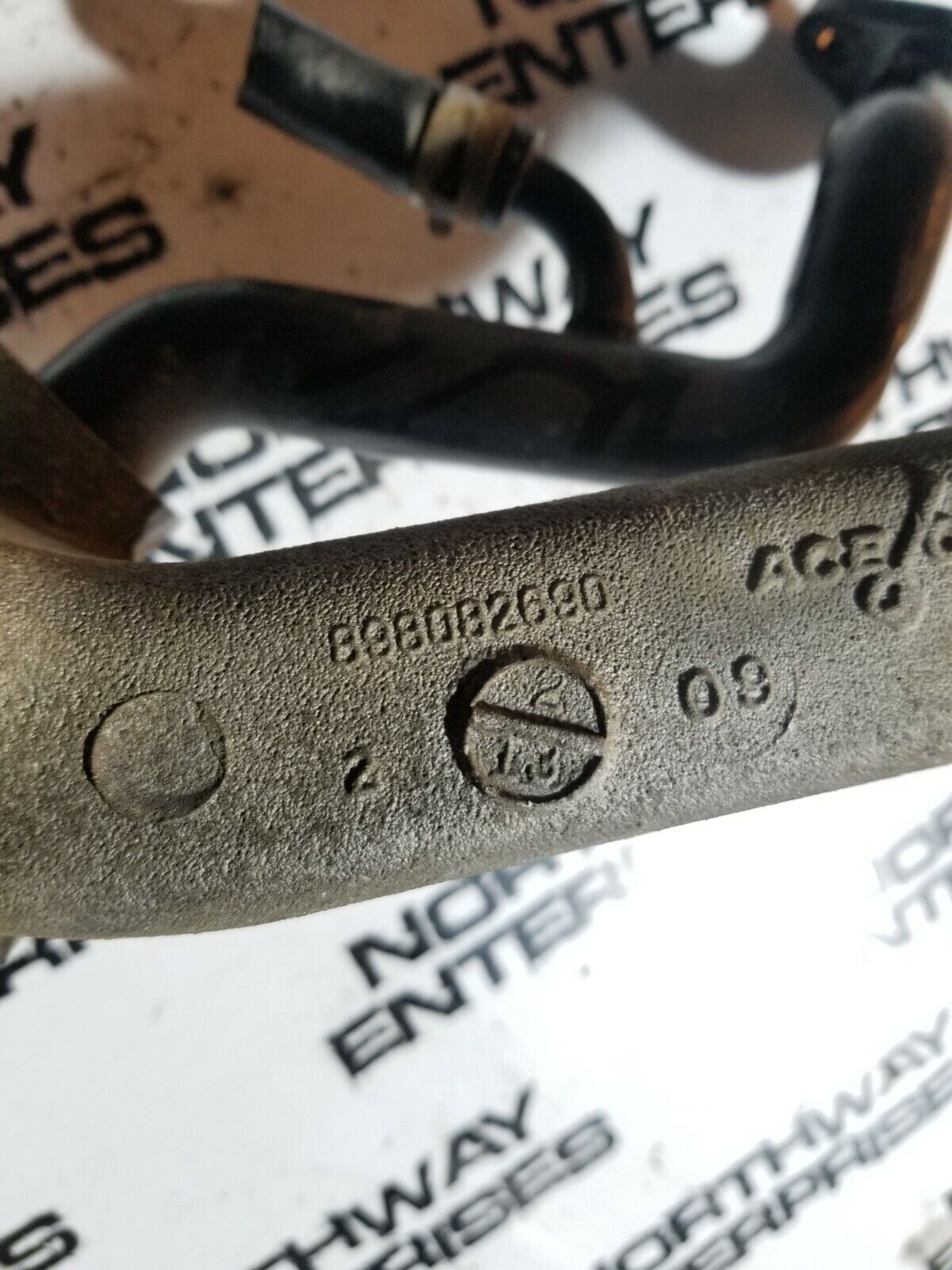 98082690 07-10 2007-2010 GMC 6.6 DURAMAX TURBO LBZ LMM Thermostat Housing