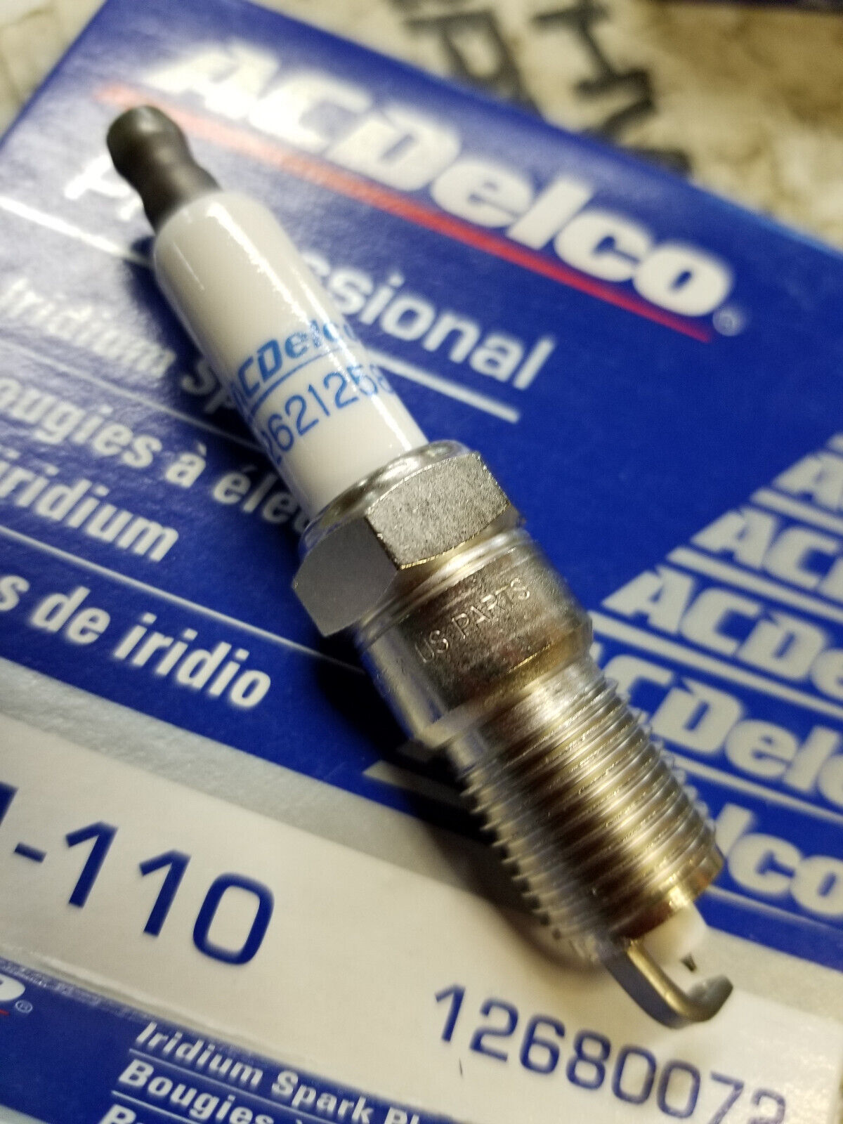 LOT OF 12 PLUGS - DELCO 41-110 12680072 SPARK PLUGS