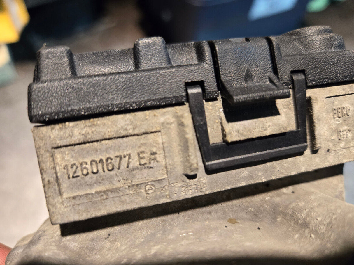 12601677 GM 11-16 2500 3500 HD 6.6L Diesel Turbo Pre Heater