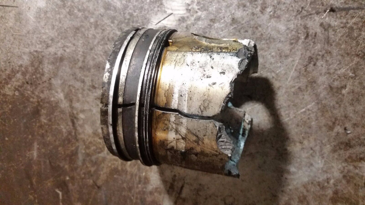DAMAGED EDUCATIONAL PURPOSE PISTON Cummins