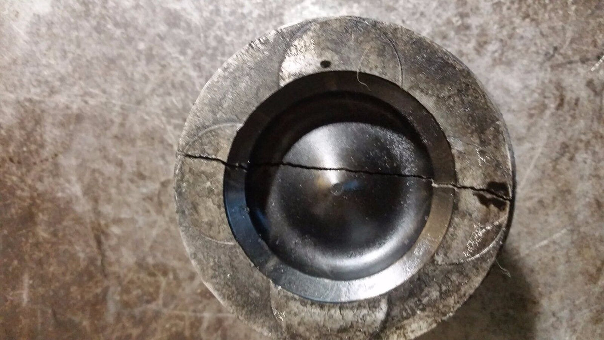 DAMAGED EDUCATIONAL PURPOSE PISTON Cummins