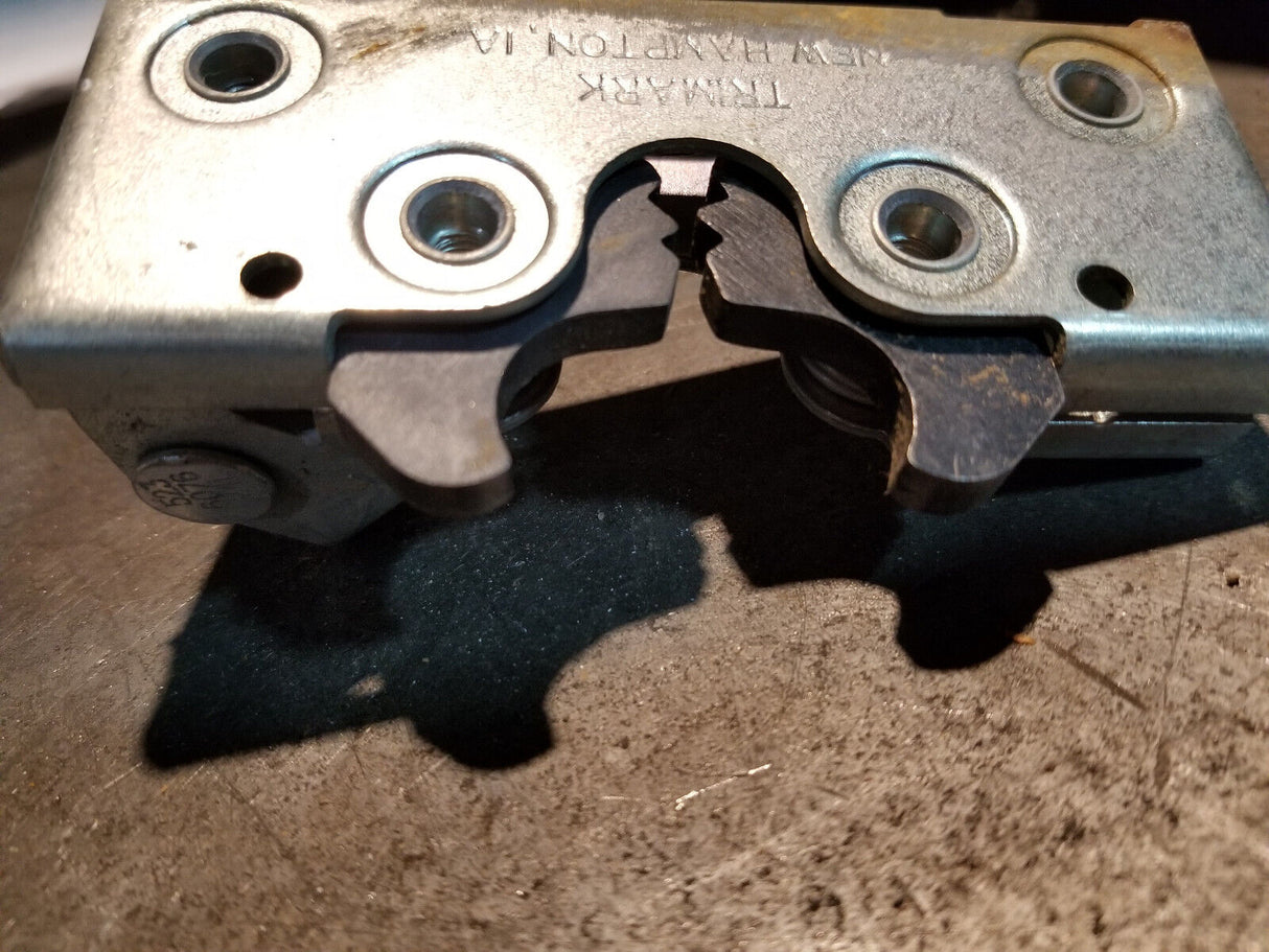 164-0043 CATERPILLAR LATCH 1640043