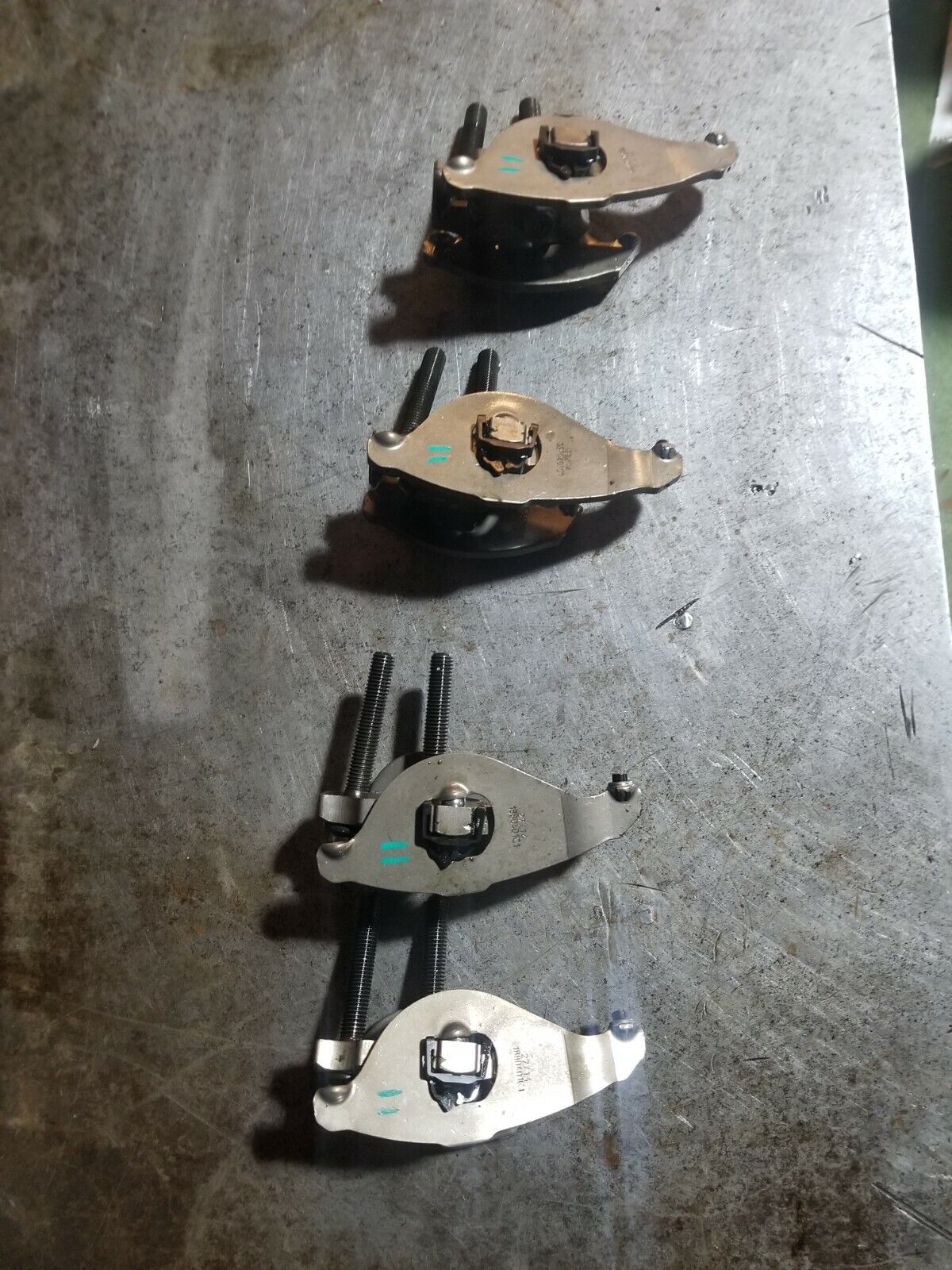 1880400C1 2007-2010 Ford F-350 6.4L Diesel Valve Rocker Arm Assembly NO RAIL