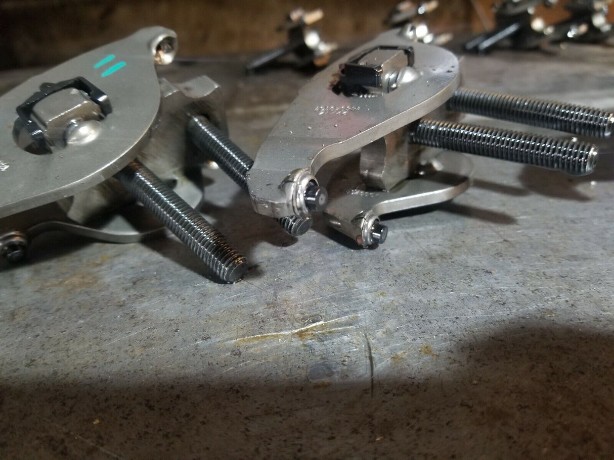 1880400C1 2007-2010 Ford F-350 6.4L Diesel Valve Rocker Arm Assembly NO RAIL