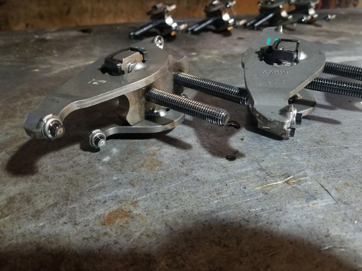 1880400C1 2007-2010 Ford F-350 6.4L Diesel Valve Rocker Arm Assembly NO RAIL