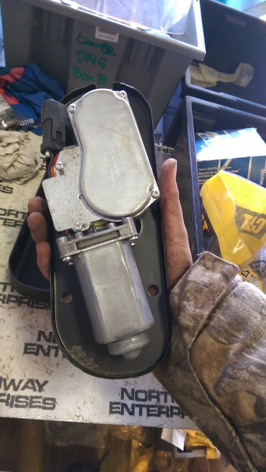 at376644 JOHN DEERE WIPER MOTOR LH
