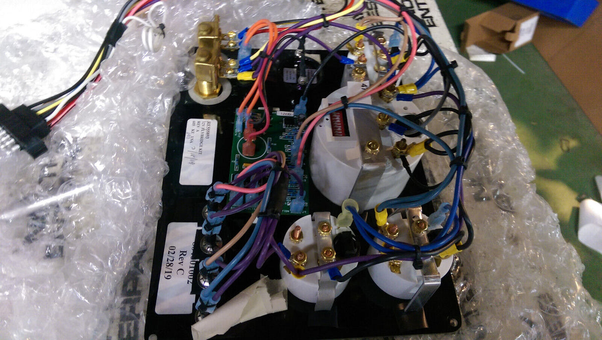 RE555893 JOHN DEERE PANEL KIT 12V FLY BRIDGE