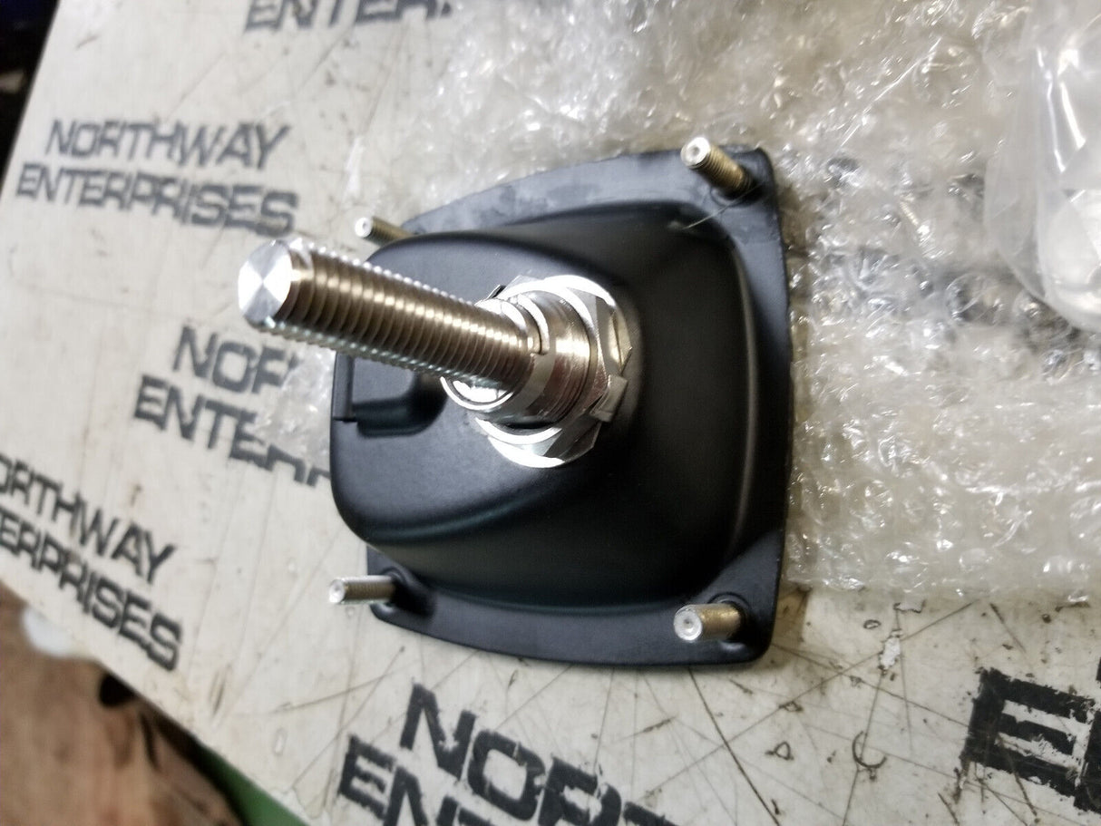 1001122219 JLG LATCH G1055A HOOD LATCH, COMES WITH KEYS