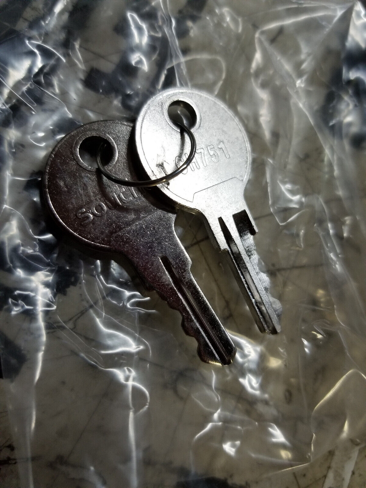 1001122219 JLG LATCH G1055A HOOD LATCH, COMES WITH KEYS